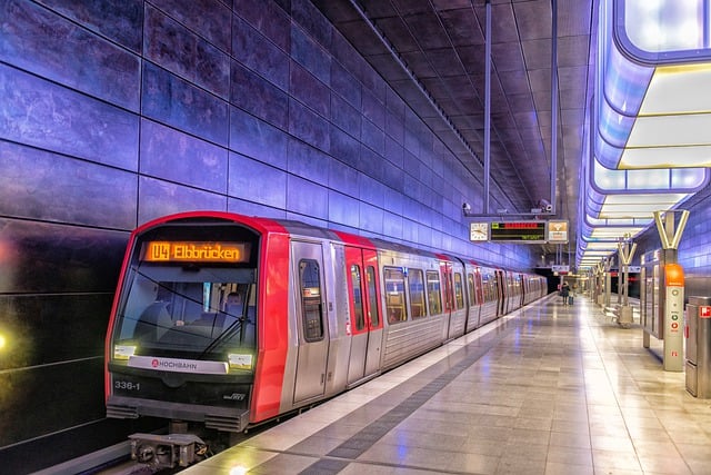 train-7795790_640